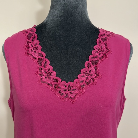 Coldwater Creek Tops - 💎Coldwater Creek M cami. Sleeveless with pink lace trim. Barely worn.